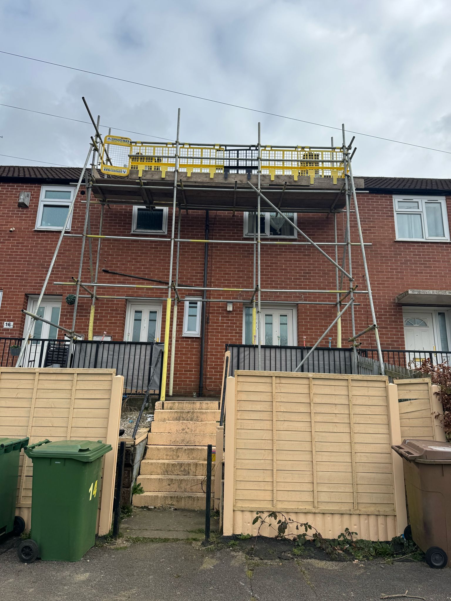 Mid-terrace front · Leeds