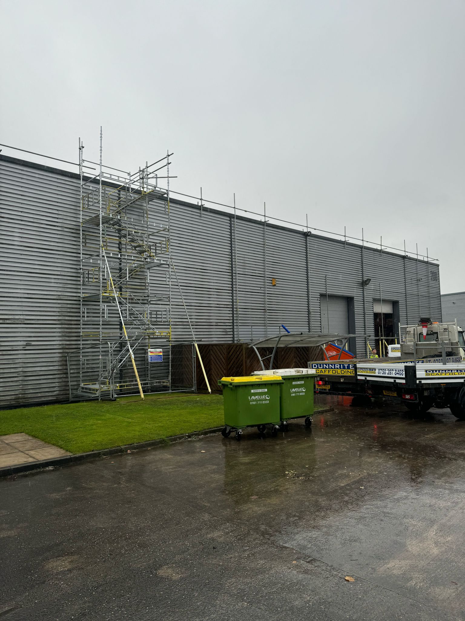 Dunnrite Scaffolding director on site